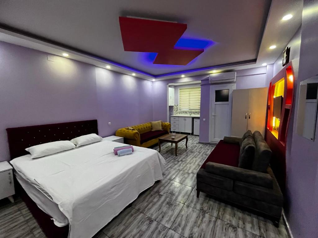 GRAND CLOVER SUİT