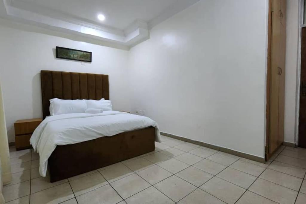 Nature views 2 bed apartment in Victoria Island photo 4