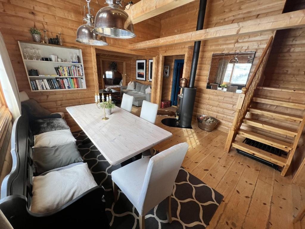 Cozy family friendly cabin photo 3