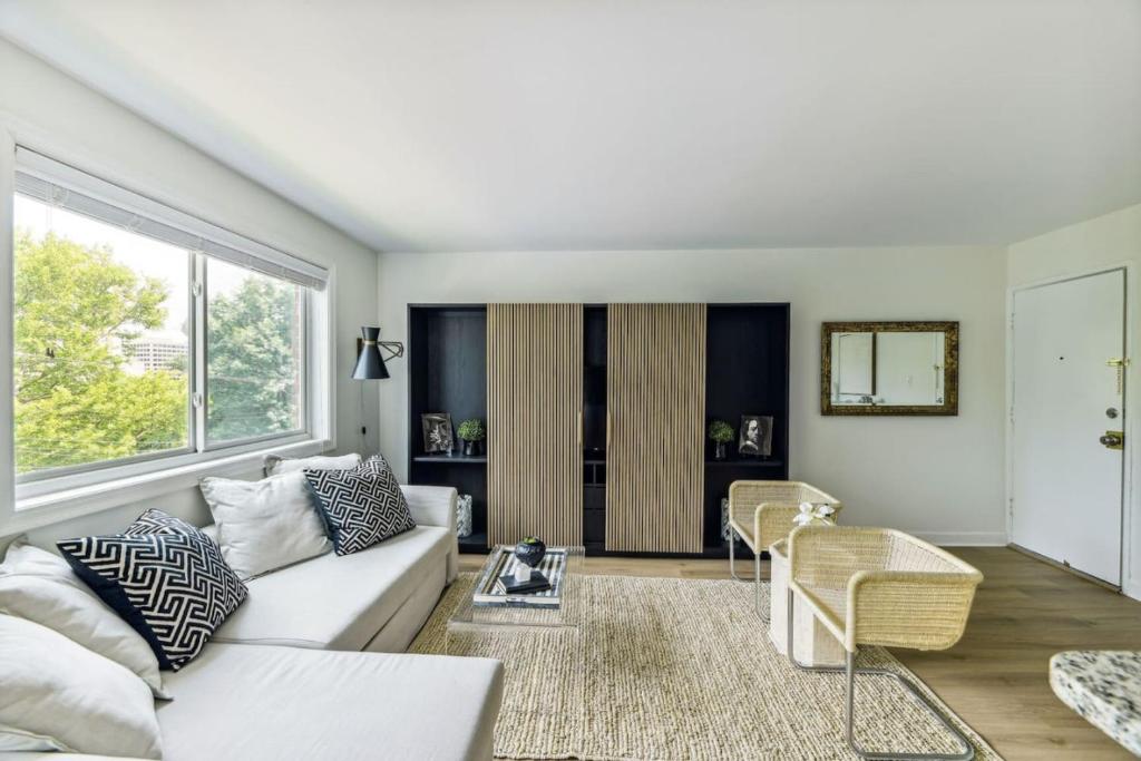 Spacious Modern Condo Near Crystal City Metro photo 1