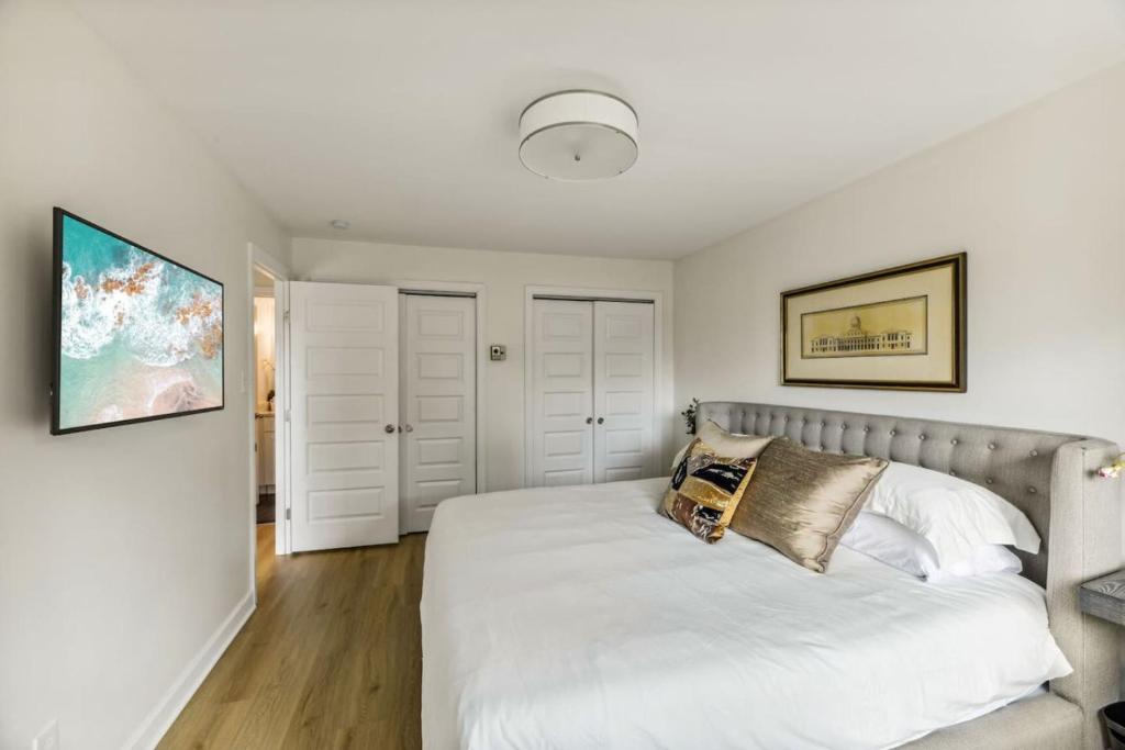 Spacious Modern Condo Near Crystal City Metro photo 3