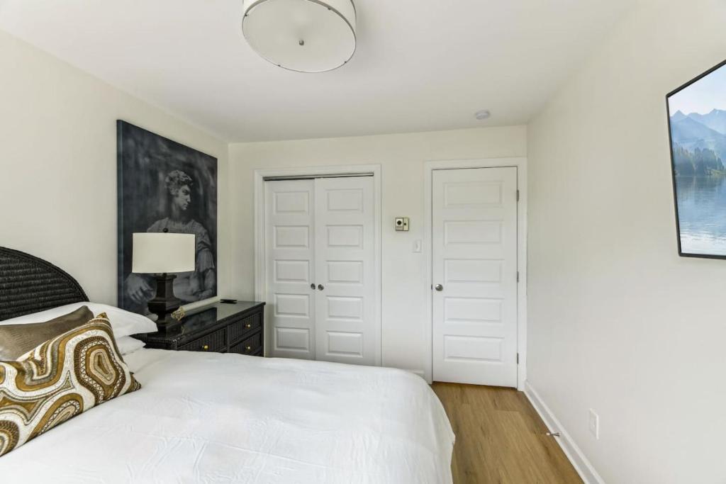 Spacious Modern Condo Near Crystal City Metro photo 4