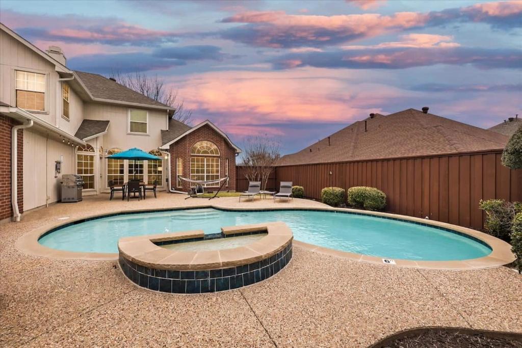 5 Bedrooms Backyard Oasis - Groups Welcome
