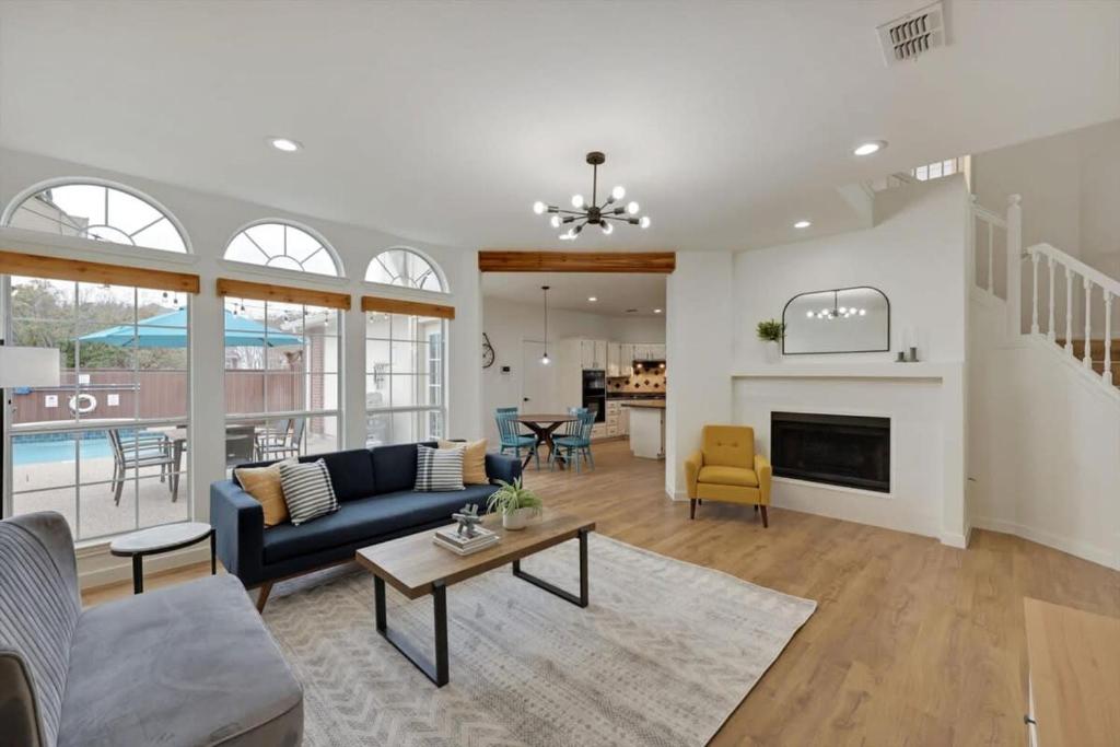 5 Bedrooms Backyard Oasis - Groups Welcome photo 1