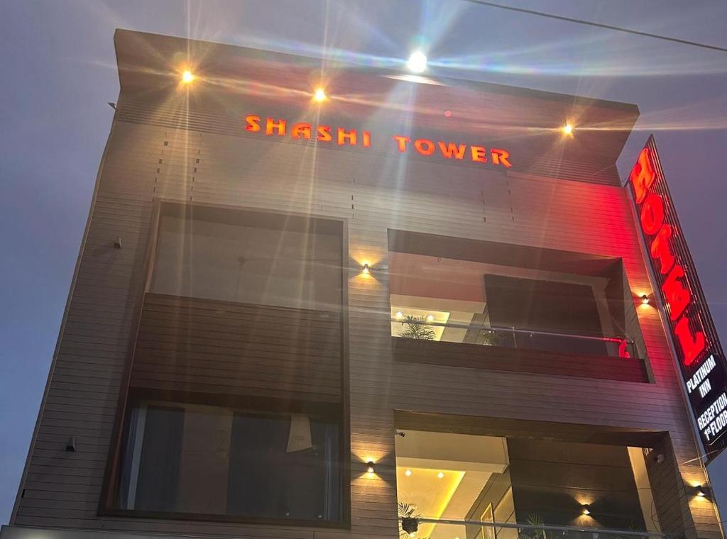 THE LUXURY PLATINUM INN --Luxury Deluxe Rooms -- Chandigarh Road