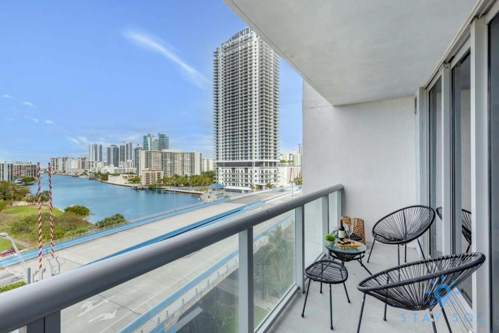 Pool - Apartment with Balcony - Gym - Near Beach image