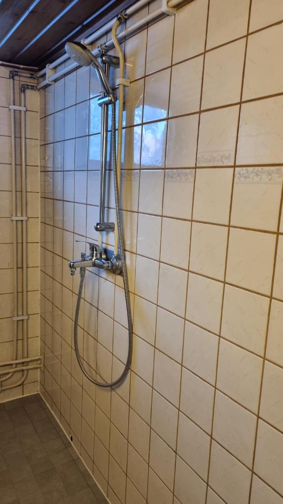 Freshly renovated detached house with free parking photo 4