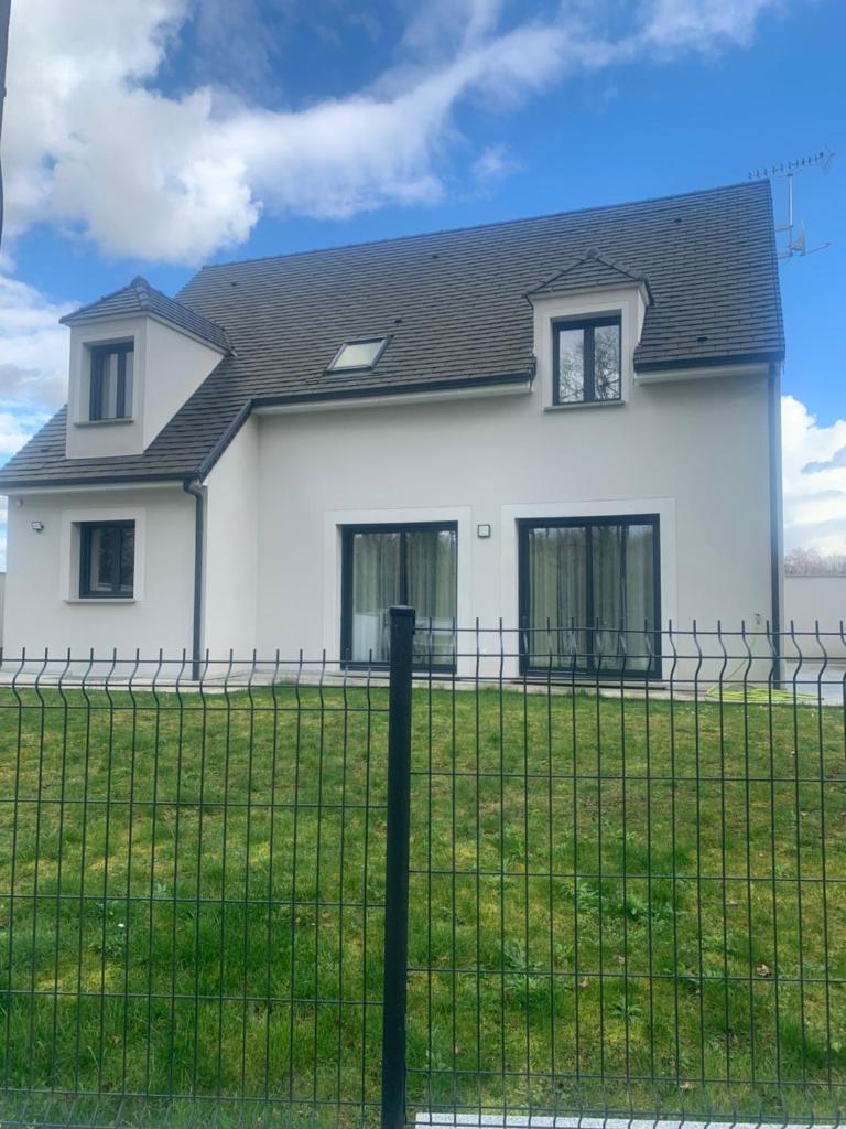 Maison récente très spacieuse photo 1