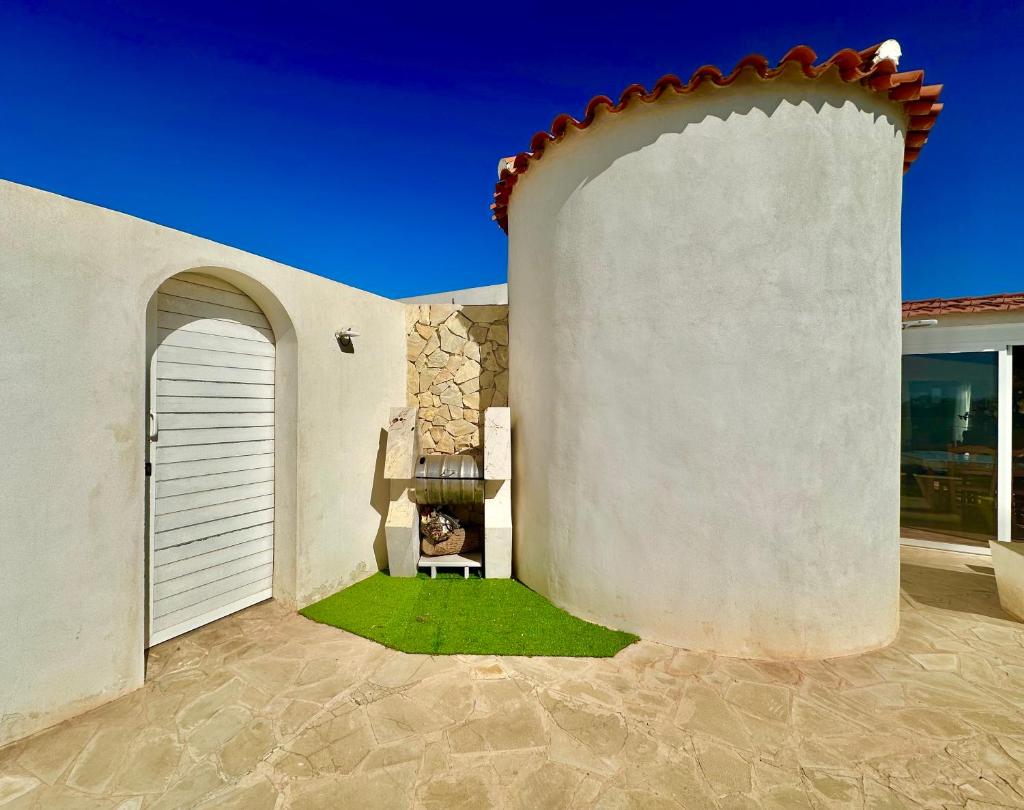 Las Rocas Villa by Lovely Property photo 4