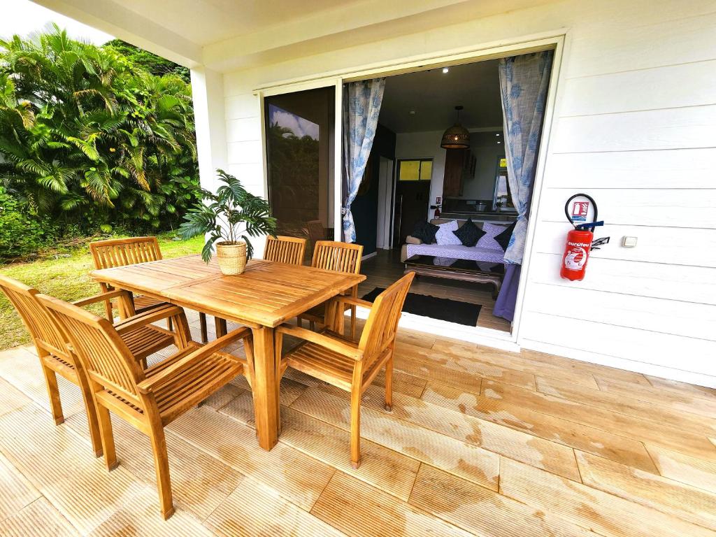 Duplex en bord de mer Fare Tahitea Pension photo 3
