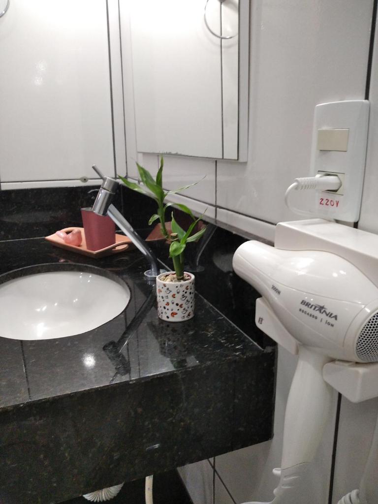 CASA INTEIRA MOBILIADA Próx Shopping Norte com Ar e Wifi , Selfie Checkin e Tv FireAmazon photo 3