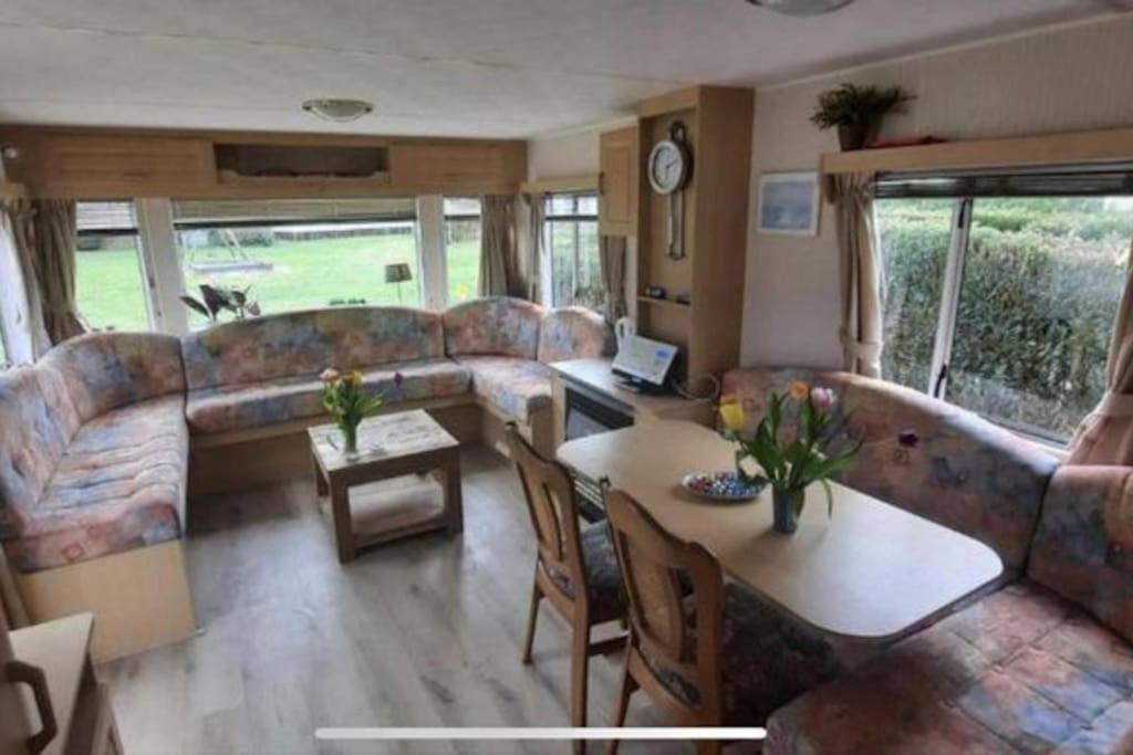 Stacaravan 108 met airco vakantiepark de Tien Heugten Schoonloo Drenthe photo 1