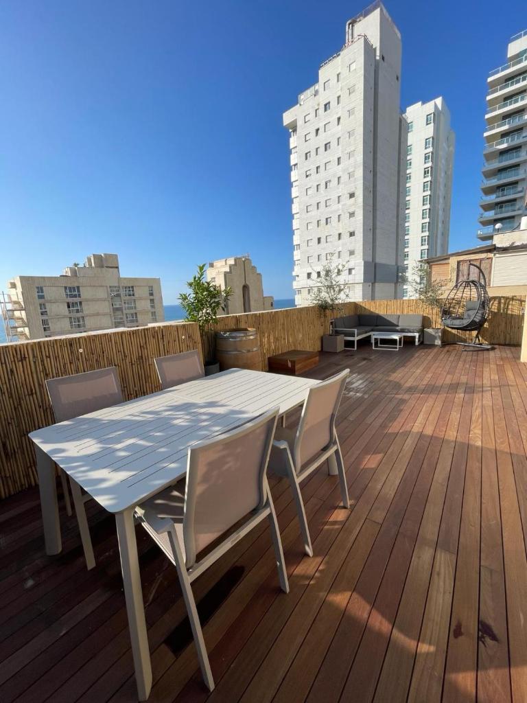 Roof Top 3 Floors photo 2
