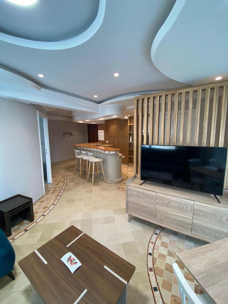Crescent of the Lake Luxury Apartment photo 1