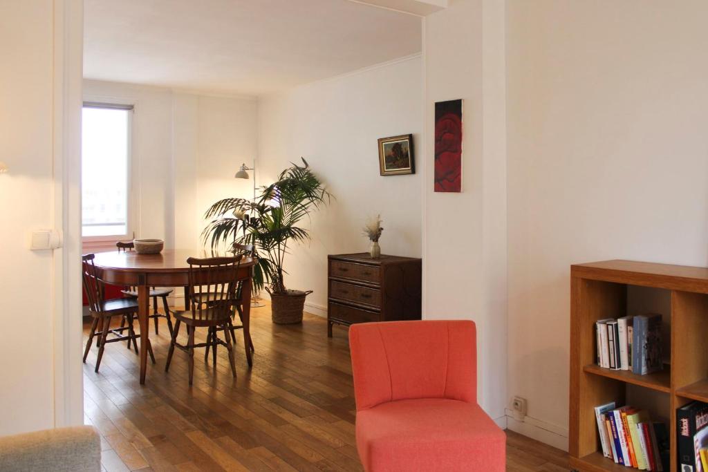 Spacious cocoon near Paris photo 2