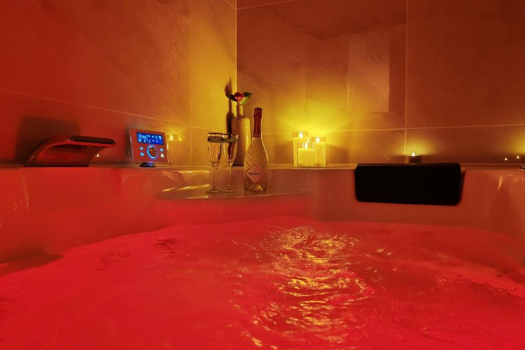 Bulle d'antan en coeur de ville, jacuzzi deux places photo 1