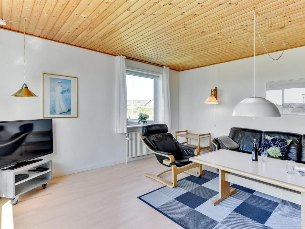 Holiday Home Dorette - 100m from the sea in NW Jutland by Interhome photo 4