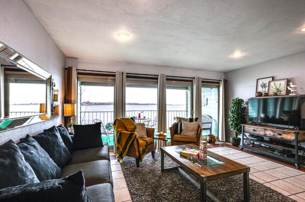 Resort-Style Lake Conroe Retreat with Balcony and View photo 2