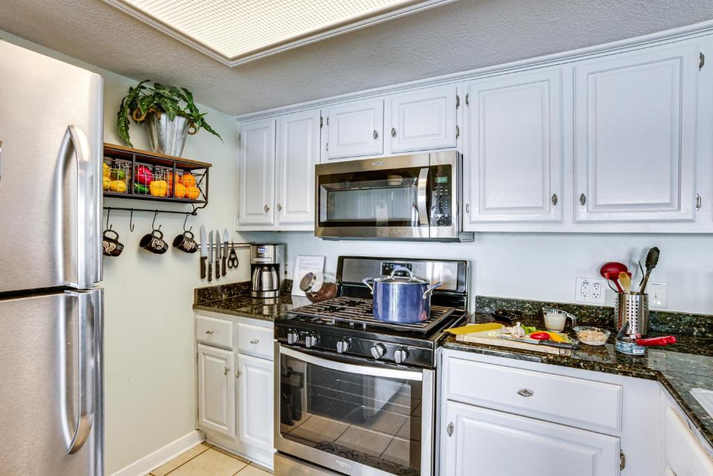 Resort-Style Lake Conroe Retreat with Balcony and View photo 4