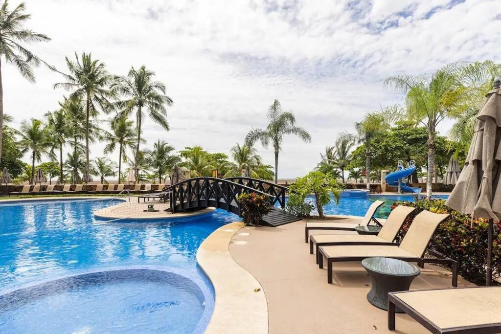 Seaview Oasis 1-BR Suite in Croc's casino resort photo 4