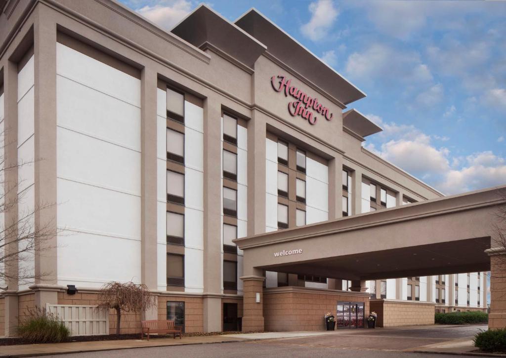 Hampton Inn Charleston-Southridge image