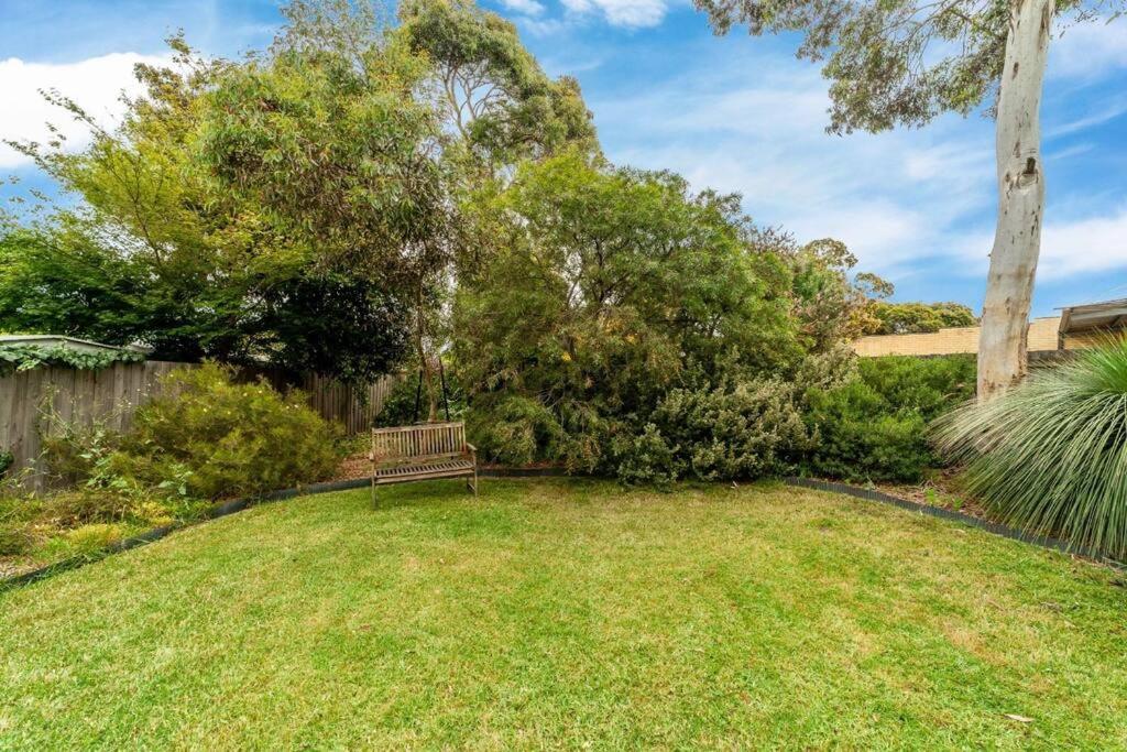 Spacious 3+2BR* house secluded in leafy gardens photo 1