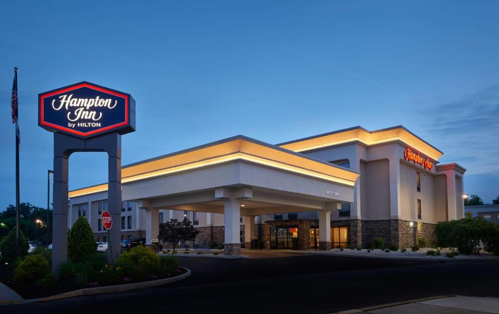Hampton Inn Hanover image