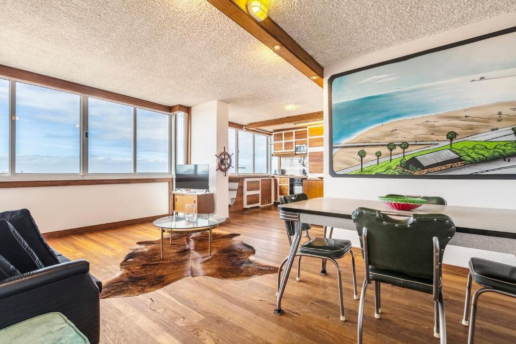 Captain's Quarters - Retro Chic by St Kilda Beach