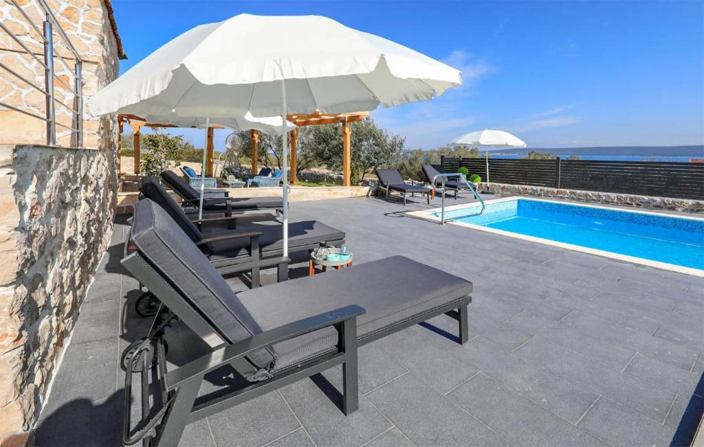 Stunning Apartment In Dobropoljana With Outdoor Swimming Pool photo 1