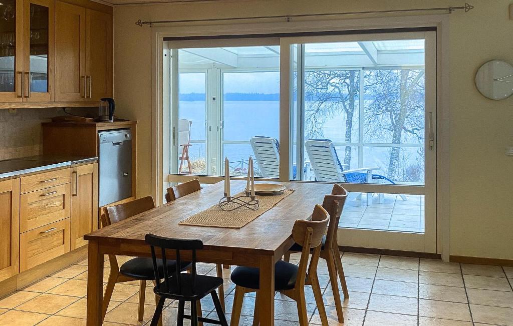 Gorgeous Home In Vrnamo With Lake View photo 3