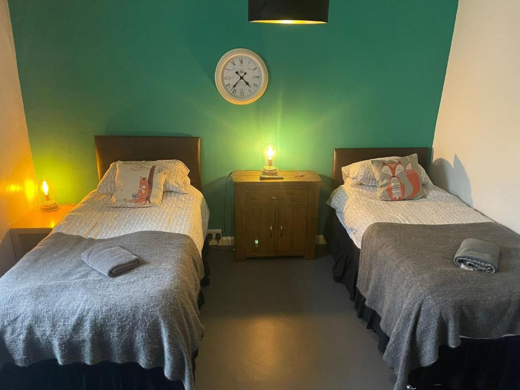 The Fox Room Type - Standard Twin Room with Shared Bathroom