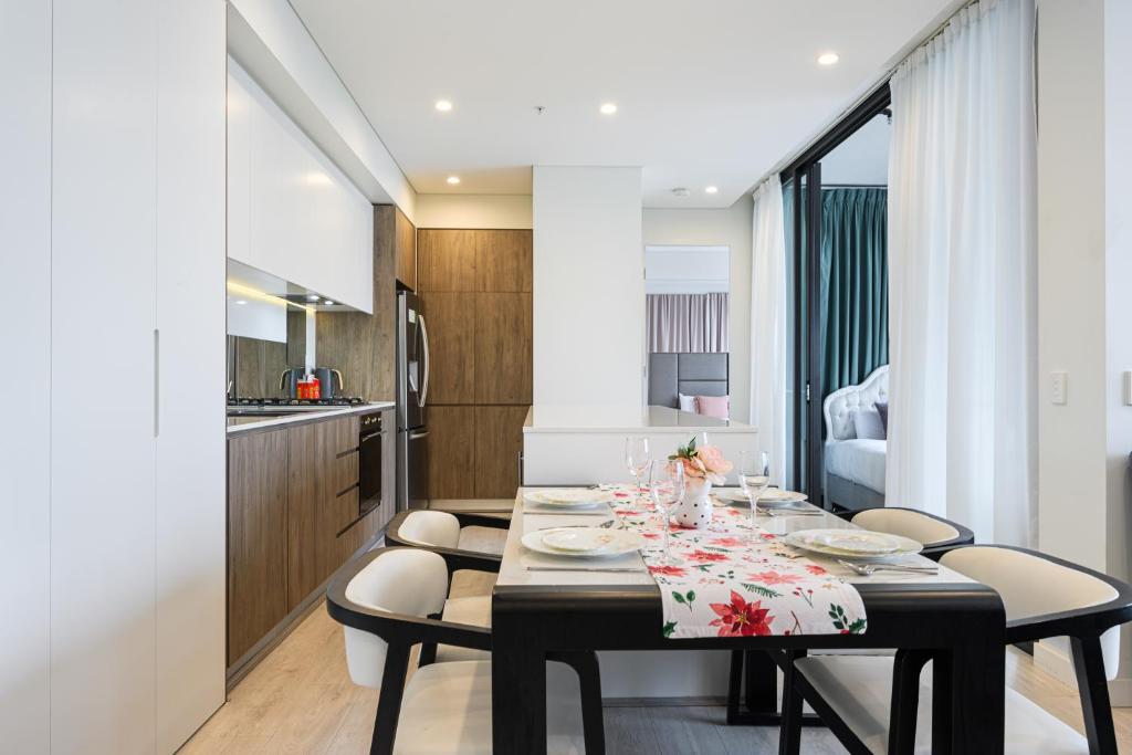 Lidcombe modern 3Br with River & Olympic Park view photo 2