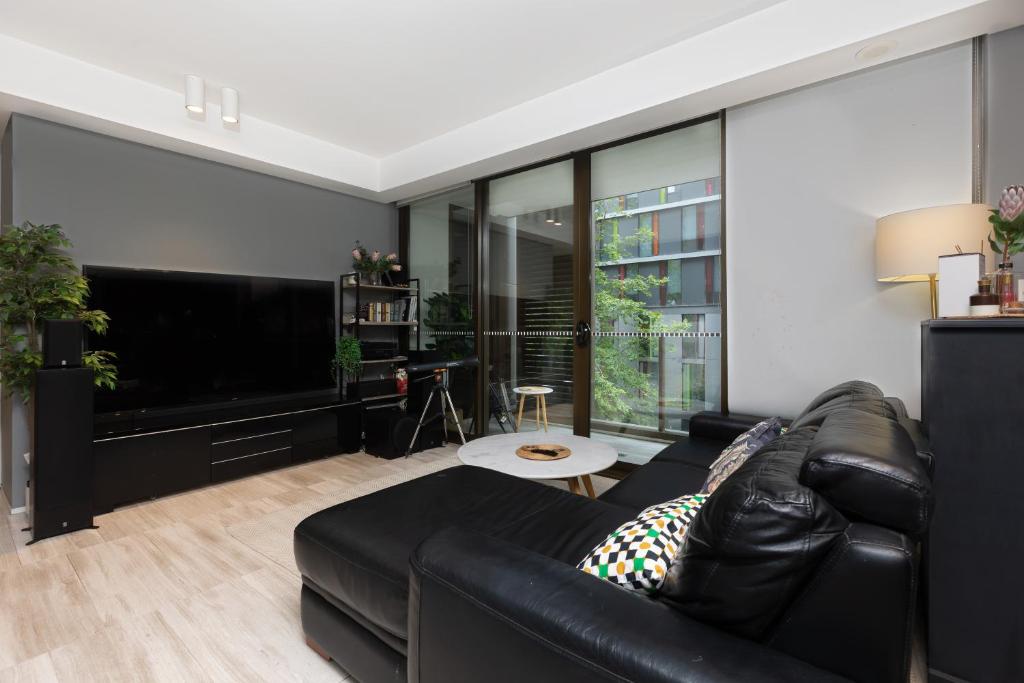 Lidcombe modern 3Br with River & Olympic Park view photo 1