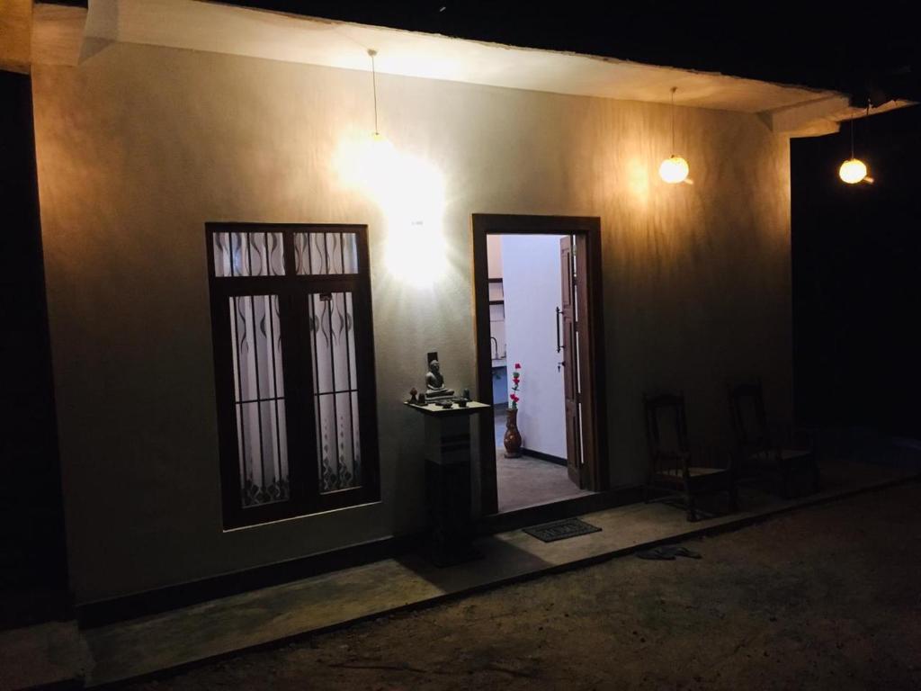 Lakshan hote photo 4