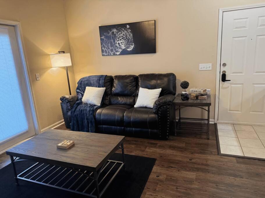 Magnolia Escape: 1BD/1BA w/ Gym, Pool, BBQ Grill image