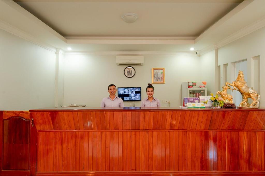 Holiday Hotel photo 1