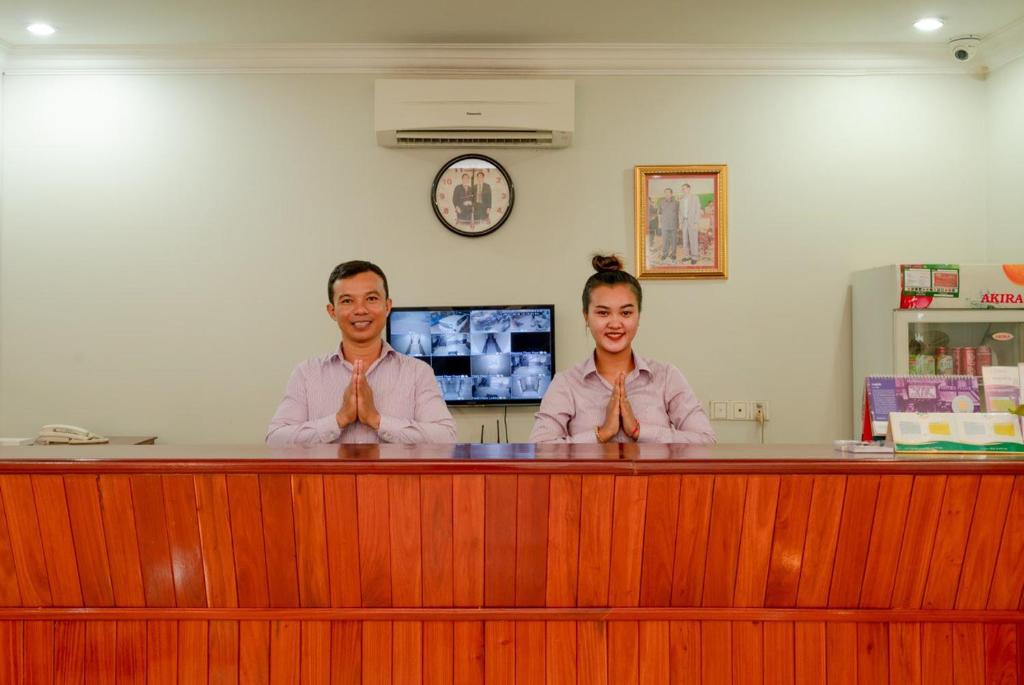 Holiday Hotel photo 2