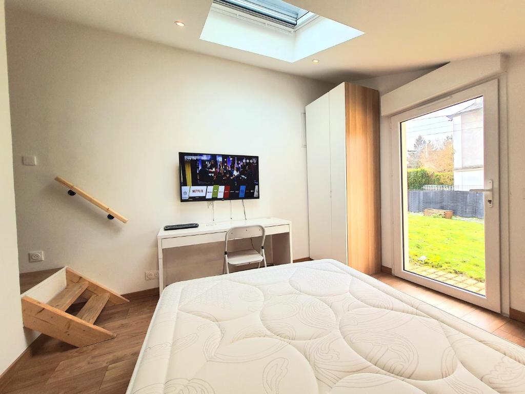 Chambre paisible chez l'habitant en rez de chaussée avec salle d'eau 10 min gare et centre ville photo 4
