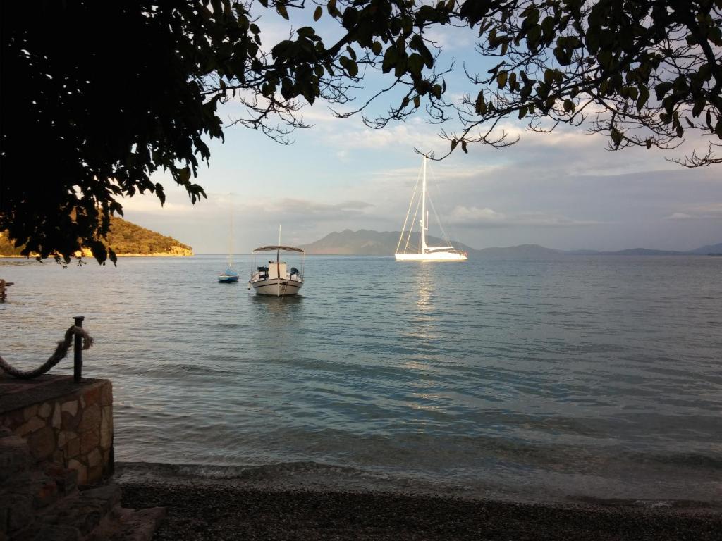 Mouria Pension Rooms & Studios photo 4
