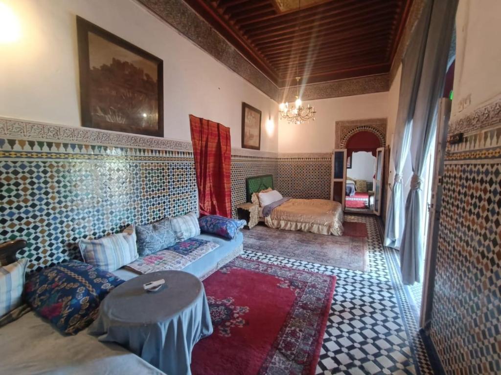 suite in a XVIIIe palace photo 3