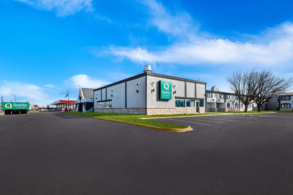 Quality Inn & Suites near I-480 and I-29 photo 1