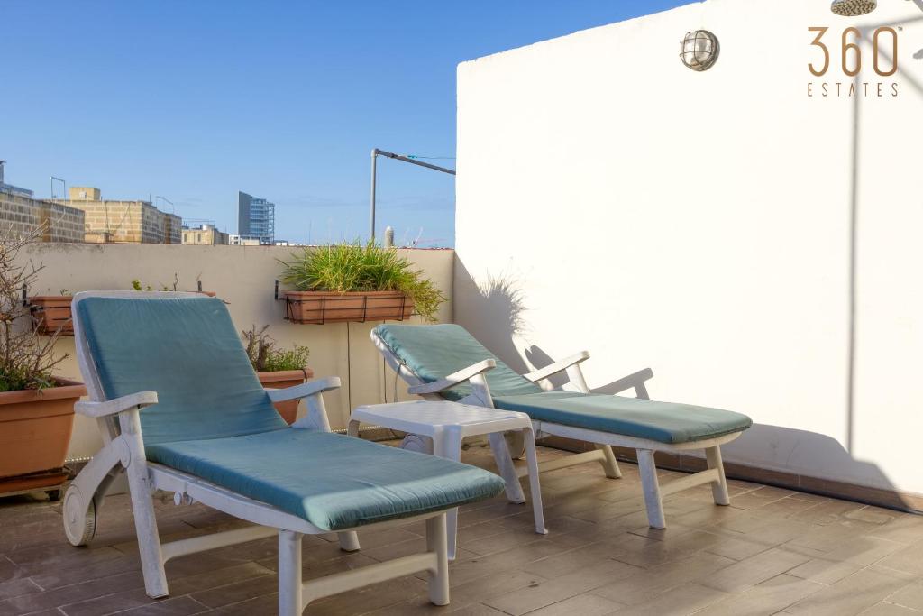 Spacious 2BR home with Large, Private Sun Terrace by 360 Estates photo 3