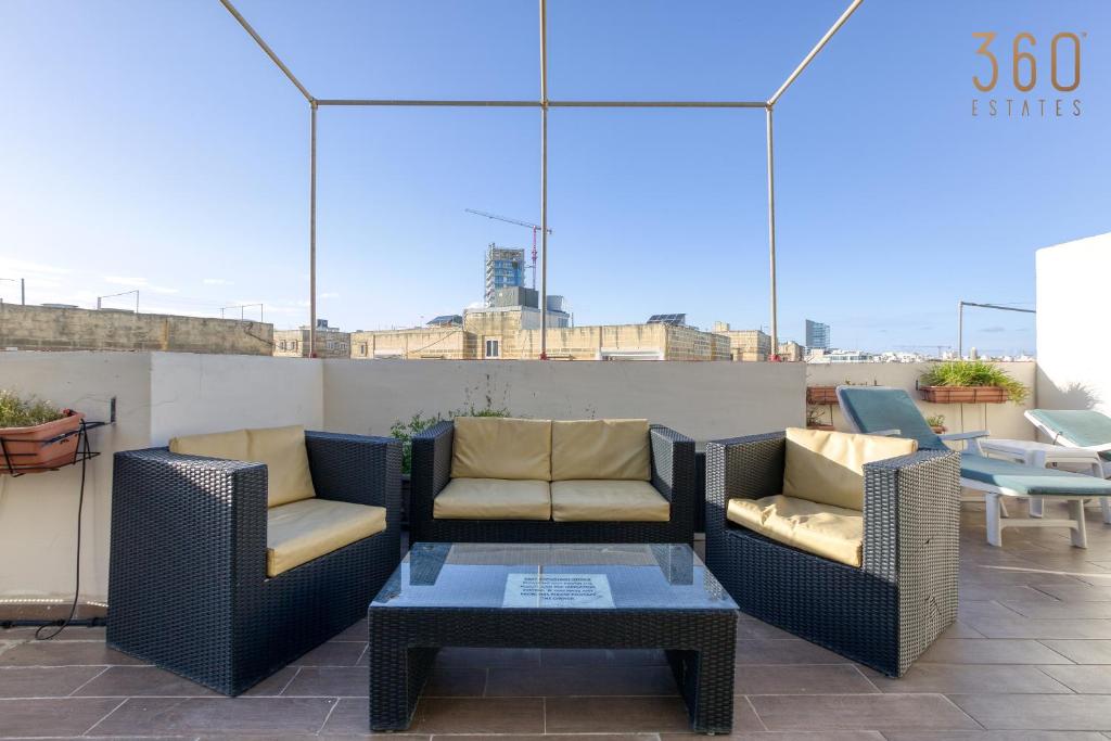 Spacious 2BR home with Large, Private Sun Terrace by 360 Estates photo 4