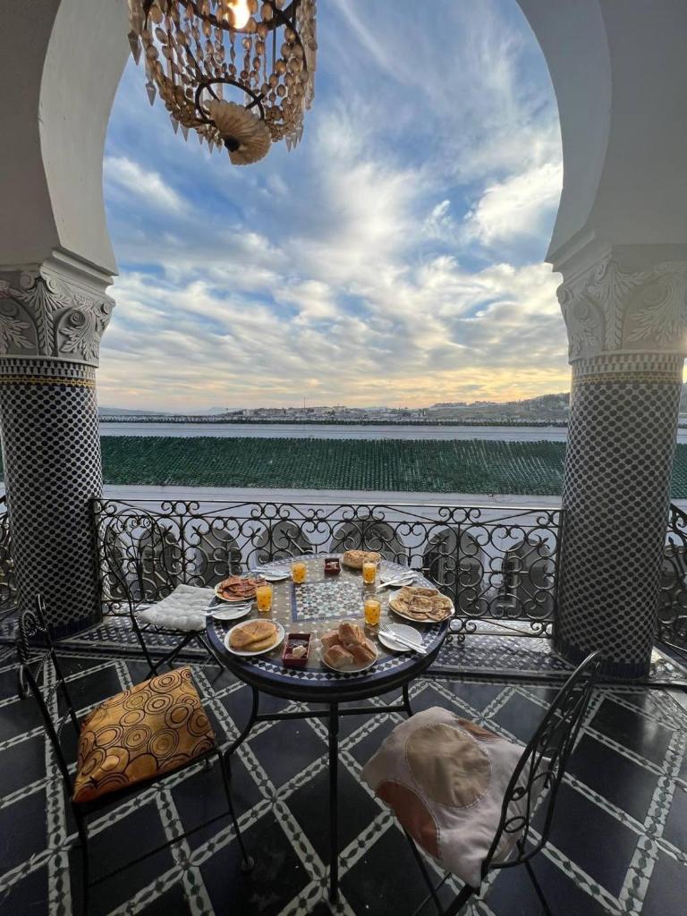 suite in a XVIIIe palace photo 4