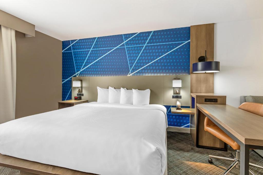 Comfort Inn & Suites Irving Las Colinas DFW photo 1