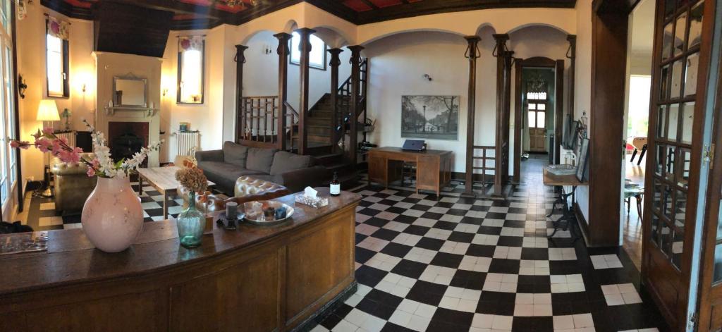 Maison de maître dans un village à la campagne photo 3