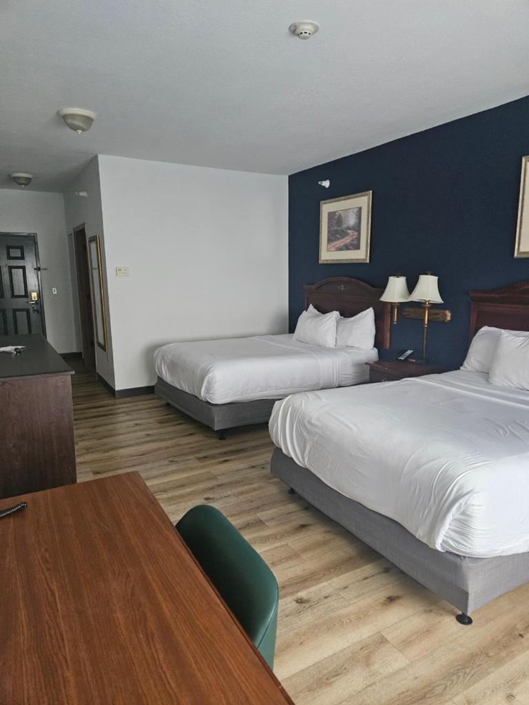Wingate Suites by Wyndham Youngstown - Austintown - Tap to explore photos