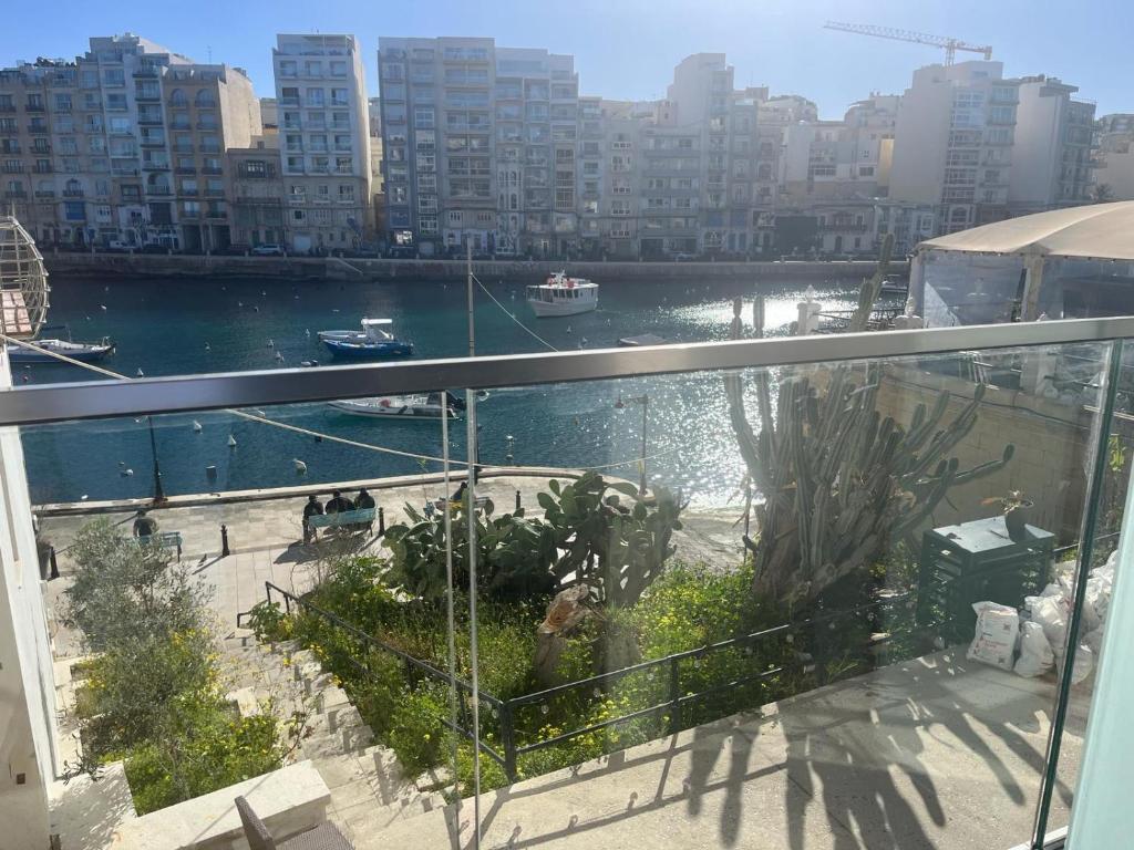 86 Spinola Bay photo 3