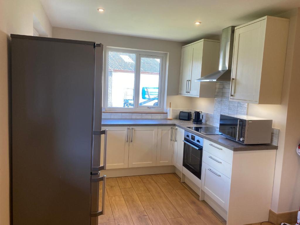 Immaculate 2 Bed property in rural location photo 3