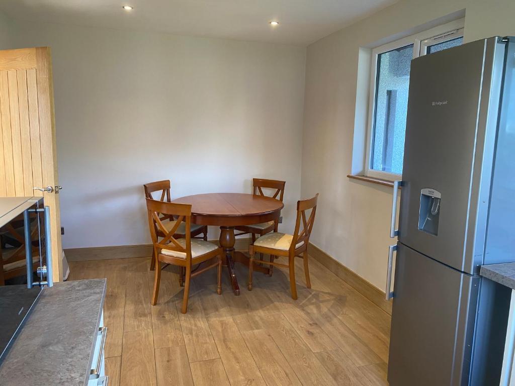 Immaculate 2 Bed property in rural location photo 2